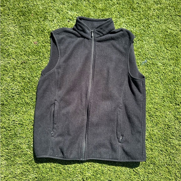 Amazon Essentials Black Short Sleeve Tee - Picture 1 of 2